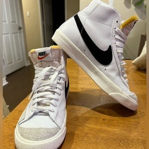 Nike mid Blazers (8.5) GUC